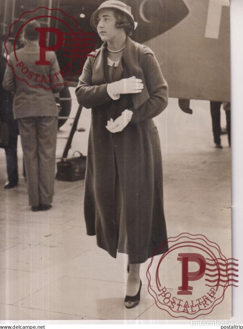 Fotograf&iacute;a antigua: PRINCESS INGRID OF SWEDEN PRINCE CARL JOHAN ARRIVE AT CROYDON 1933 24*18CM