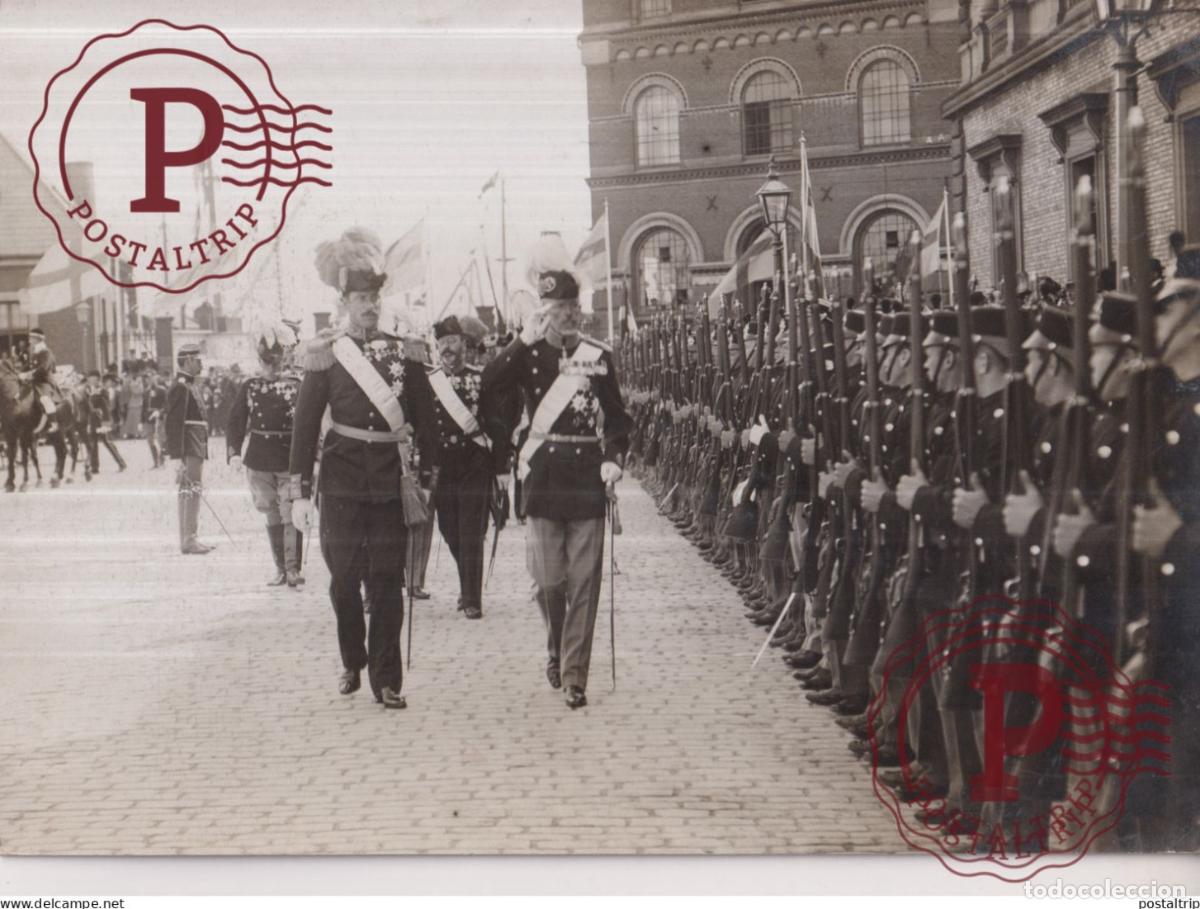 Fotograf&iacute;a antigua: SUEDE GUSTAVE V SOUVERAINS DANMARK DENMARK A PARIS KING KRISTIAN 22*17CM