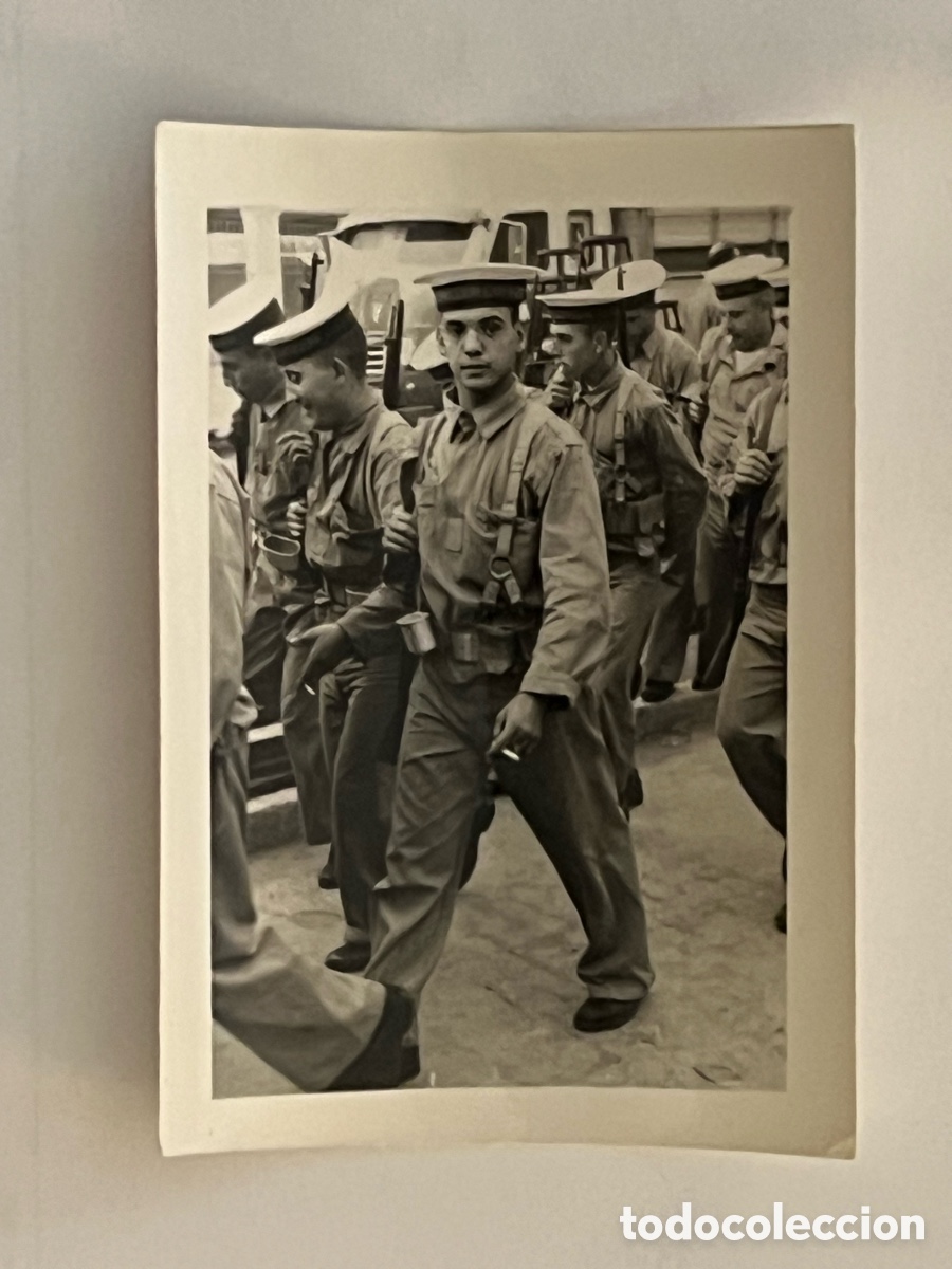 Fotograf&iacute;a antigua: CARTAGENA. Infanter&iacute;a de Marina. Grupo de j&oacute;venes.. Hnos. Montes, fot&oacute;grafos (a.1965)