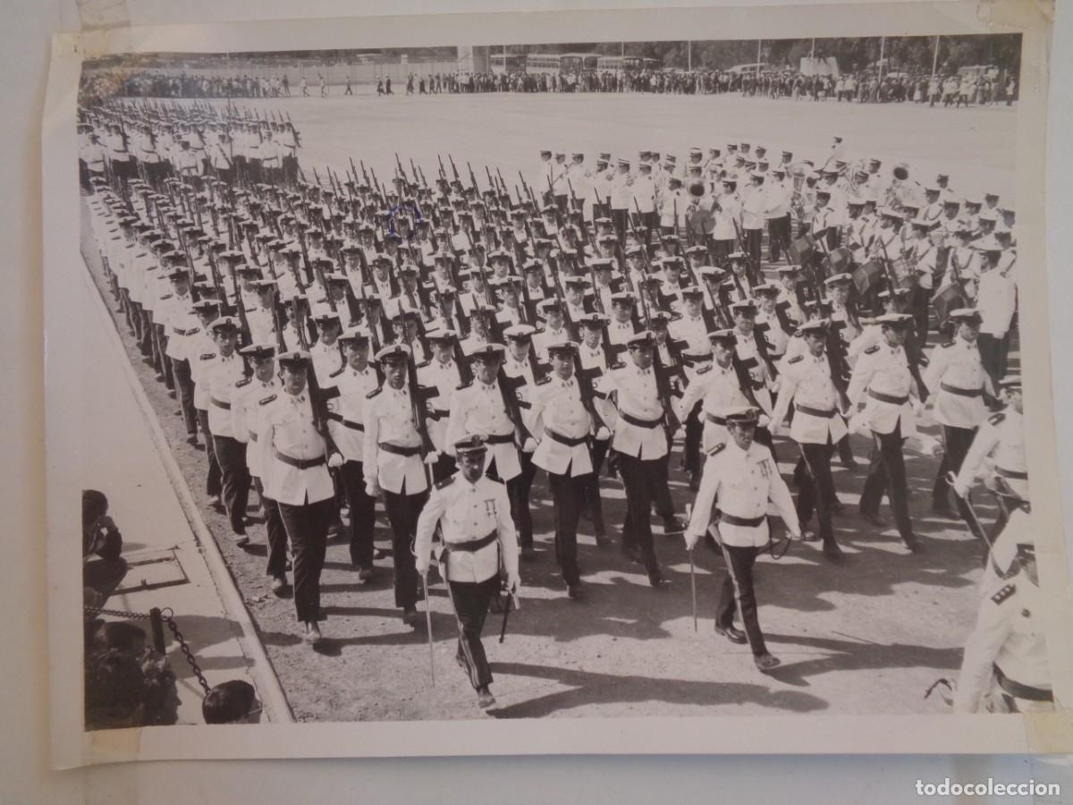 Antique Photography: INFANTERIA DE MARINA : GRAN FOTO DE DESFILE . DE CASAU , CARTAGENA ... 17,5 X 24 CM