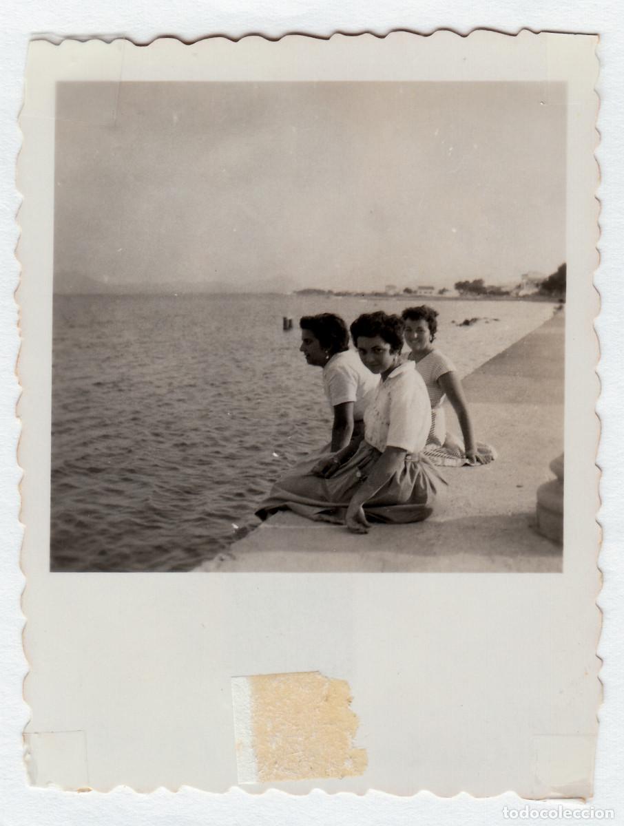 Fotograf&iacute;a antigua: Chicas. Pollen&ccedil;a, Mallorca. A&ntilde;os 50 g aa