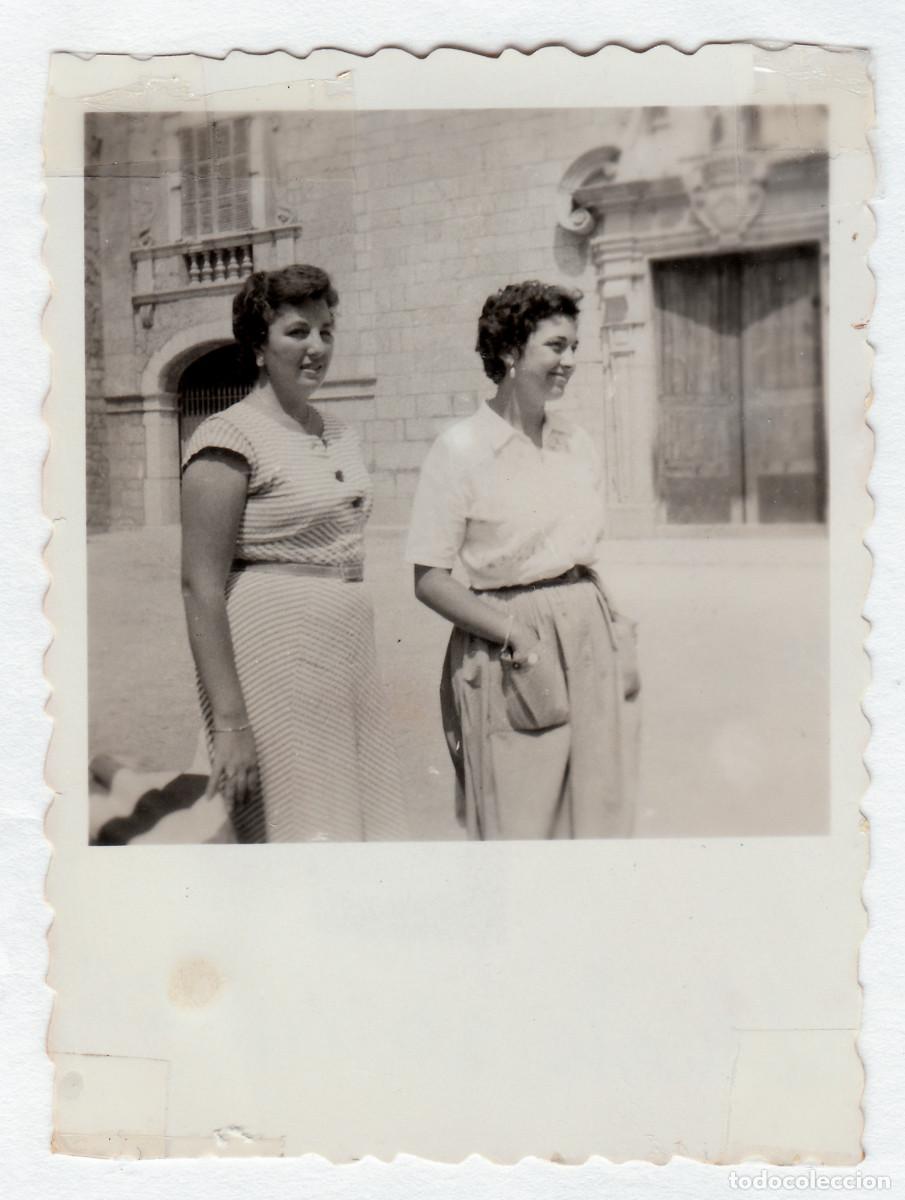 Fotograf&iacute;a antigua: Chicas. Monasterio del Lluc, Mallorca. A&ntilde;os 50 g aa