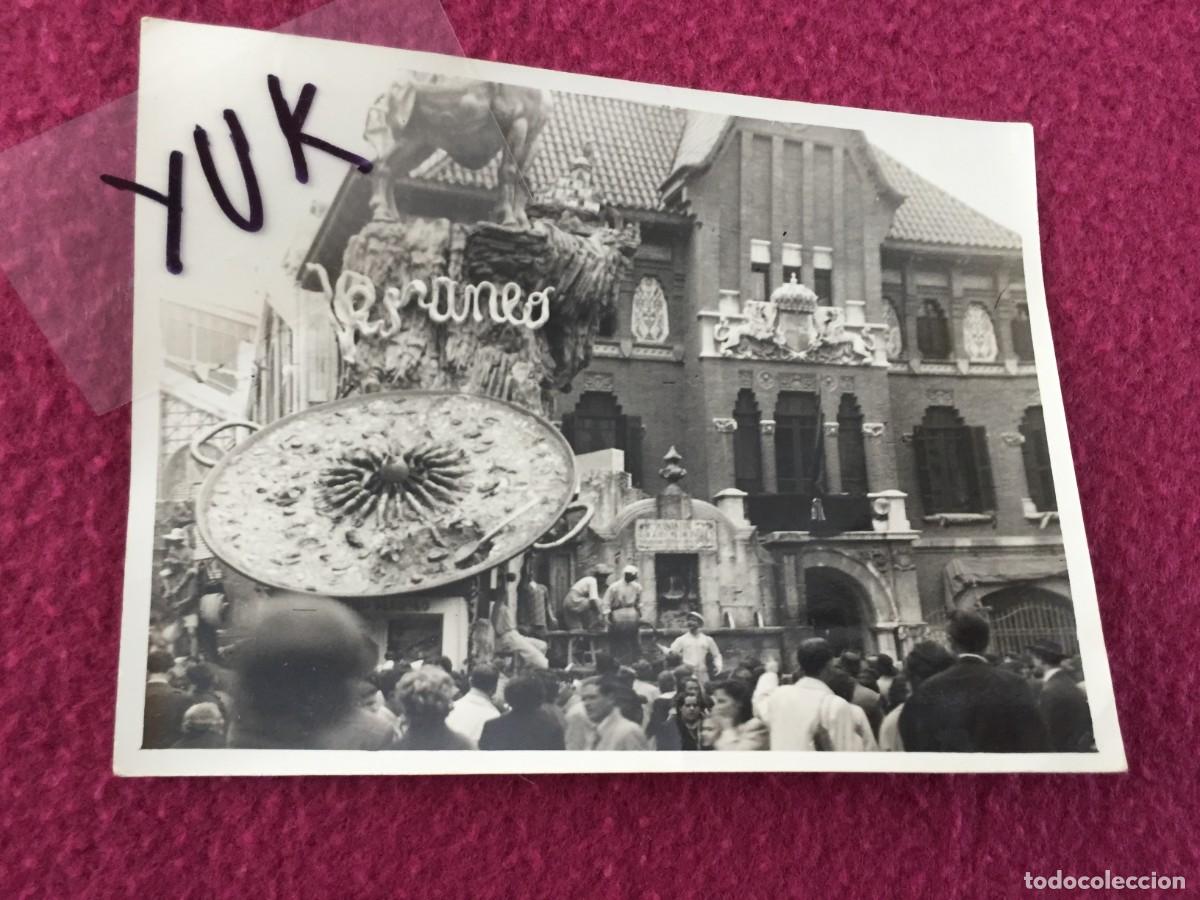Fotograf&iacute;a antigua: FOTO FOTOGRAFIA - FALLAS VALENCIA FALLA MERCAT -MERCADO CENTRAL 1953 - Lema: EL VERANEO
