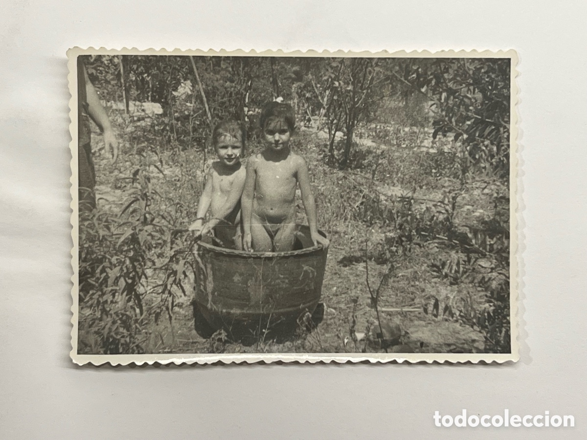 Fotograf&iacute;a antigua: NI&Ntilde;OS.. Fotograf&iacute;a Aquellos Salvajes veranos en el campo en casa de los abuelos.. Chiva (h.1950?)