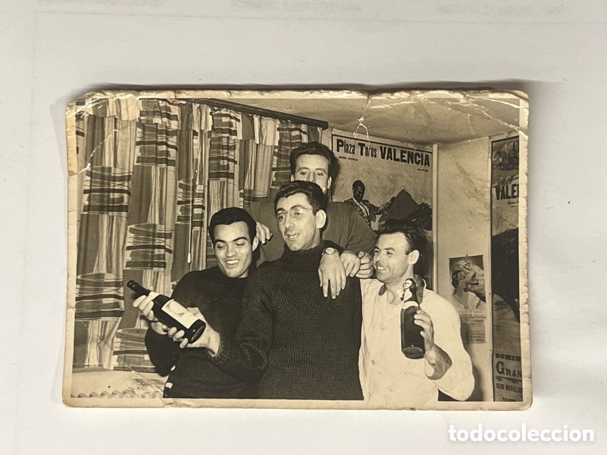 Fotograf&iacute;a antigua: VALENCIA. Fotografia Grupo de aficionados taurinos de celebraci&oacute;n.. (h.1960?) Medidas: 10 x 7