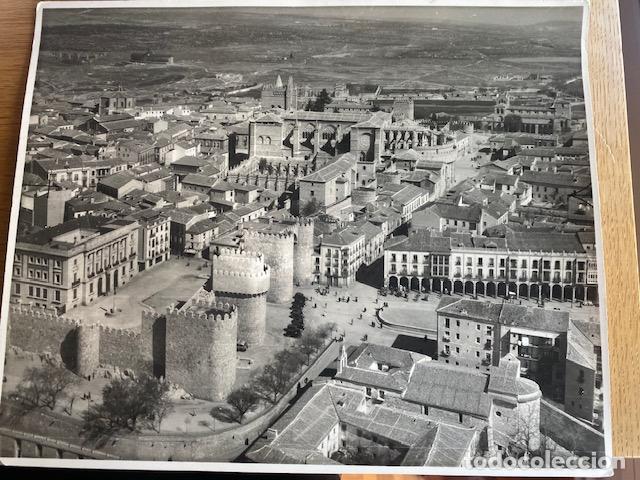 Fotograf&iacute;a antigua: Avila. Foto aerea en B/N . 30 x 24 cm. Foto TAF