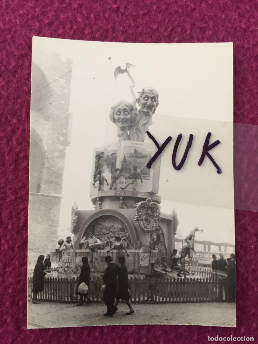 Antique Photography: FOTO FALLA SERRANOS - PLAZA DE LOS FUEROS - 1963 - FALLAS DE VALENCIA - FOTOGRAFIA ORIGINAL