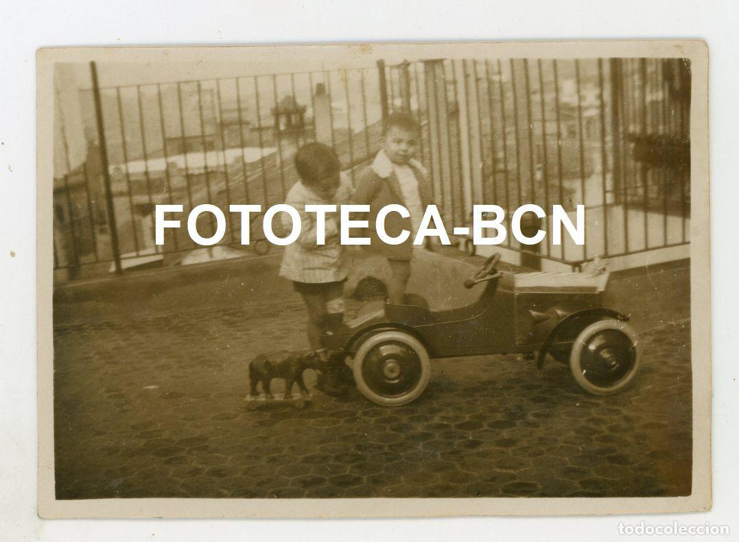 Fotograf&iacute;a antigua: FOTO ORIGINAL COCHE A PEDALES JUGUETE ELEFANTE A&Ntilde;OS 40 POSIBLEMENTE CATALUNYA