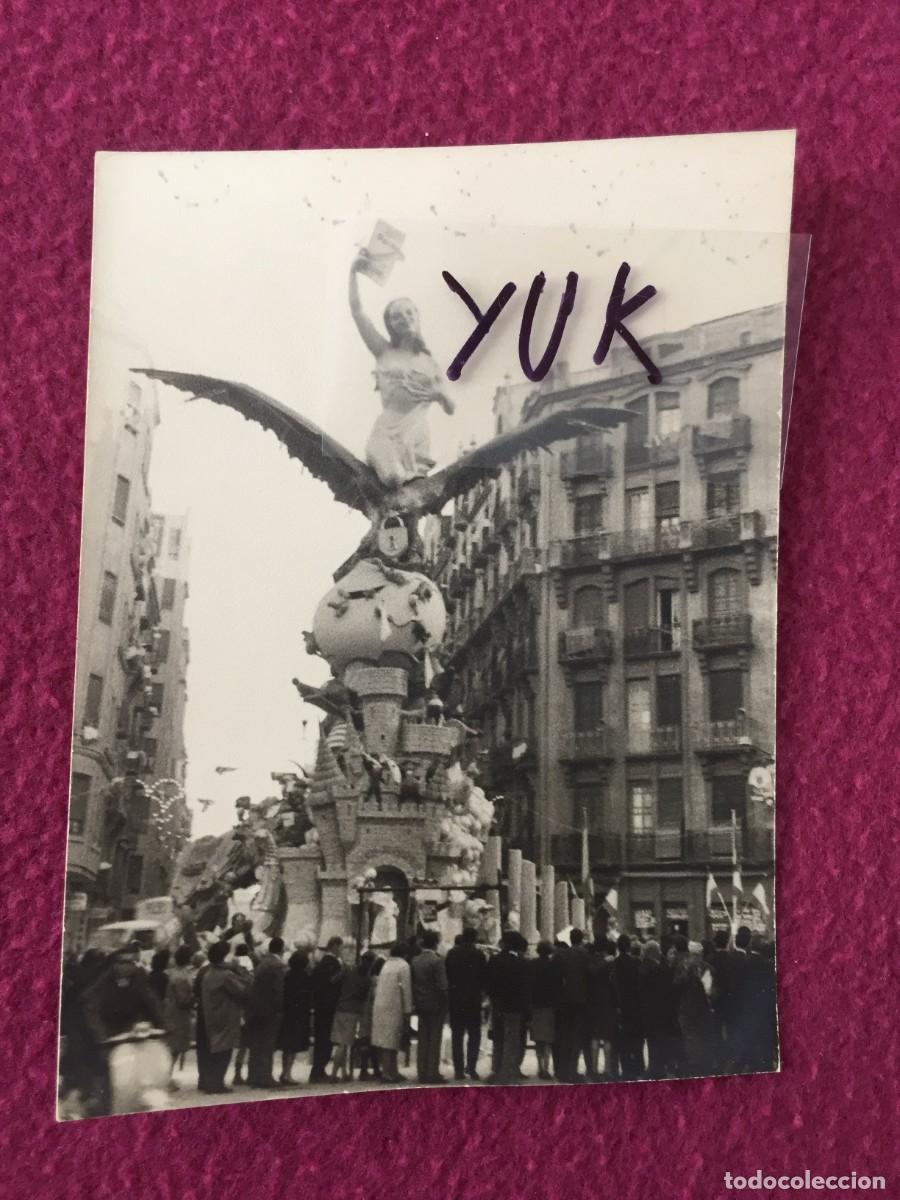 Fotograf&iacute;a antigua: BONITA FOTO FOTOGRAFIA DE LA FALLA SUECA LITERATO AZORIN DEL A&Ntilde;O 1966 - FALLAS VALENCIA