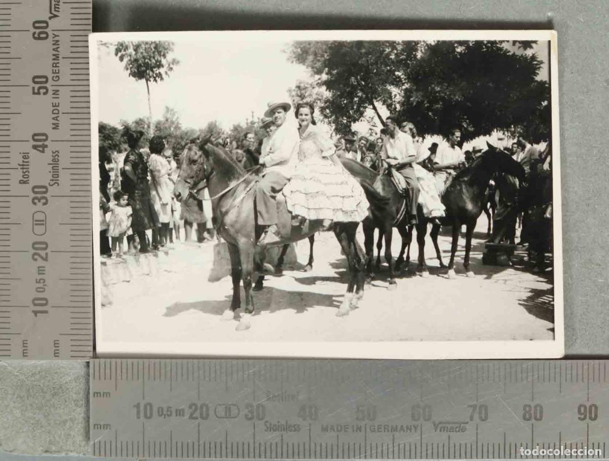 Fotograf&iacute;a antigua: FOTOGRAFIA ROMERIA O SIMILAR. PUEBLO A IDENTIFICAR. hacia 1940