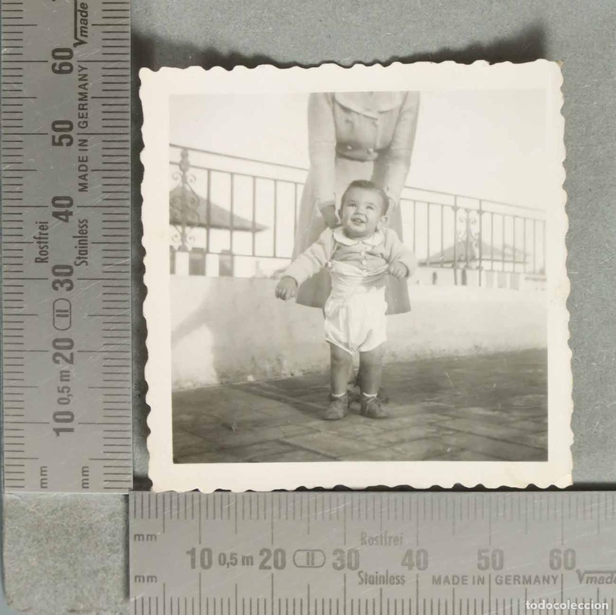 Fotograf&iacute;a antigua: FOTOGRAFIA. NI&Ntilde;O EN TERRAZA hacia 1940