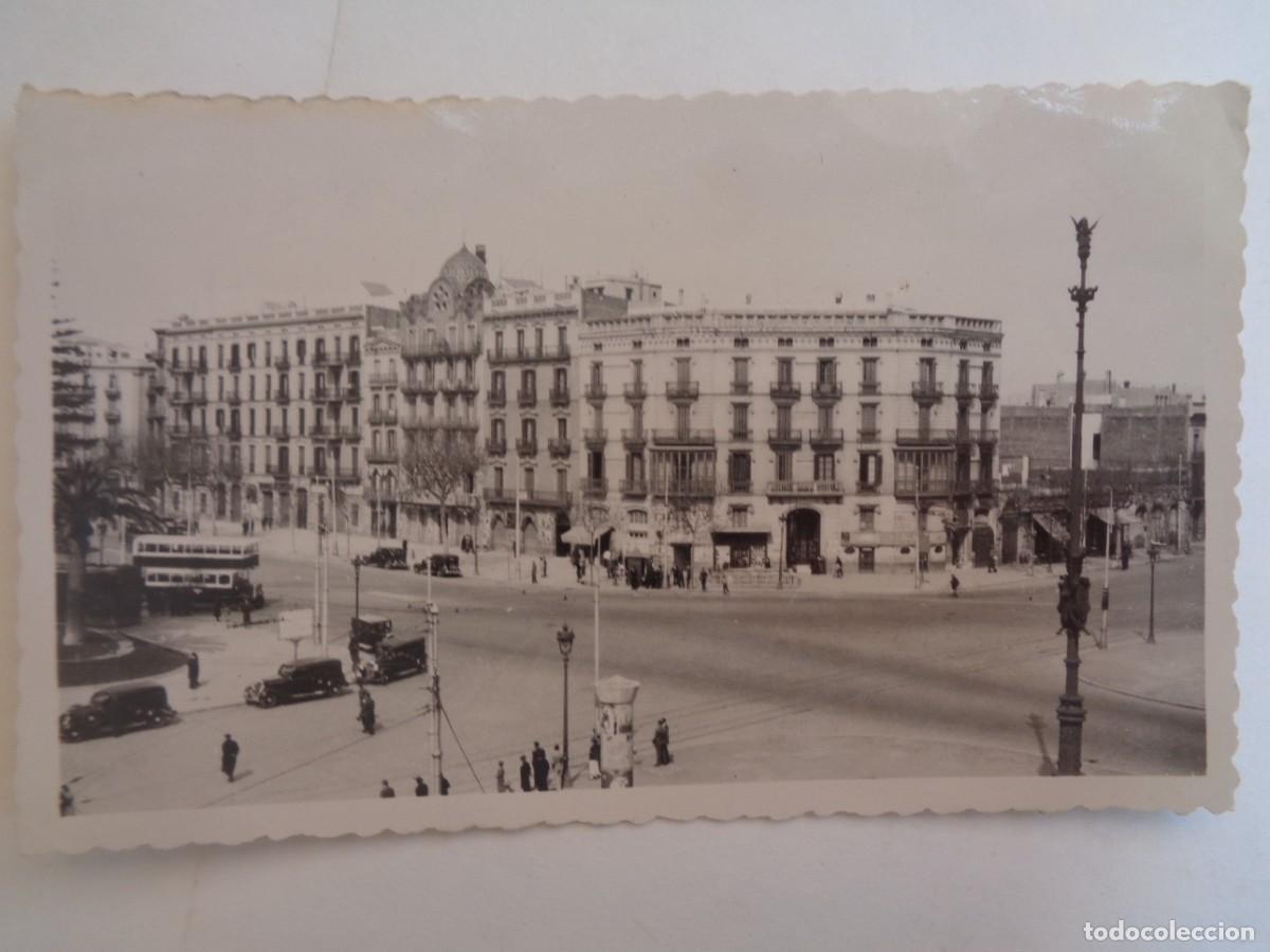 Photographie ancienne: FOTO DE CALLE DE CIUDAD DESCONOCIDA : COCHES DE EPOCA , AUTOBUS DE DOS PLANTAS, ETC