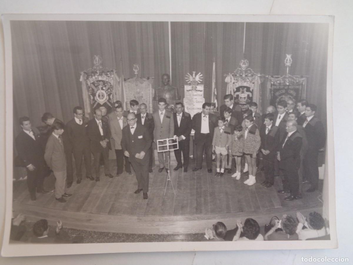 Fotograf&iacute;a antigua: FOTO DE AGRUPACIONES CORALES, BUSTO DE JOSE ANTONIO , 1966. DE A. CAPELLA , BADALONA