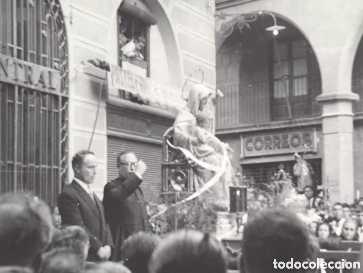 Fotograf&iacute;a antigua: ESPA&Ntilde;A PROCESI&Oacute;N PLAZA LUGAR SIN IDENTIFICAR FOTOGRAF&Iacute;A C. 1950