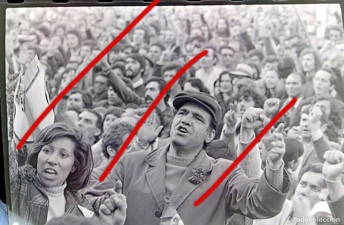 Fotograf&iacute;a antigua: Revoluci&oacute;n de los Claveles Portugal - A Revolu&ccedil;&atilde;o dos Cravos - Negativo de Celuloide - Fotograf&iacute;a