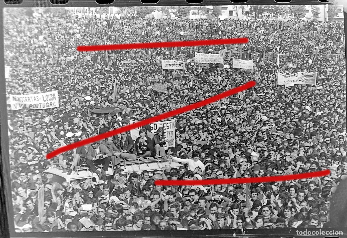 Fotograf&iacute;a antigua: Revoluci&oacute;n de los Claveles Portugal - A Revolu&ccedil;&atilde;o dos Cravos - Negativo de Celuloide - Fotograf&iacute;a
