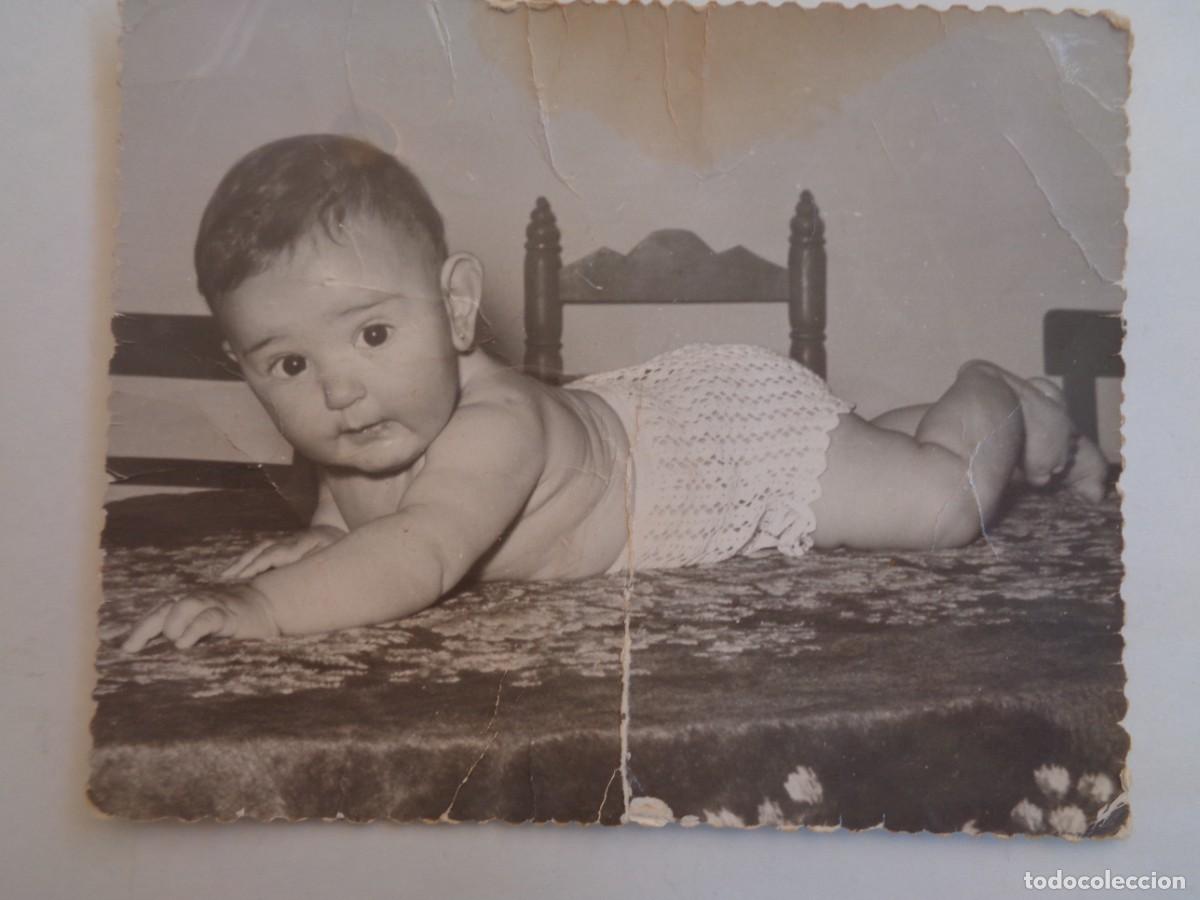 Fotograf&iacute;a antigua: PRECIOSA FOTO DE ESTUDIO DE NI&Ntilde;A PEQUE&Ntilde;A TAL SE VE . DE MORENO , HINOJOS ( HUELVA )