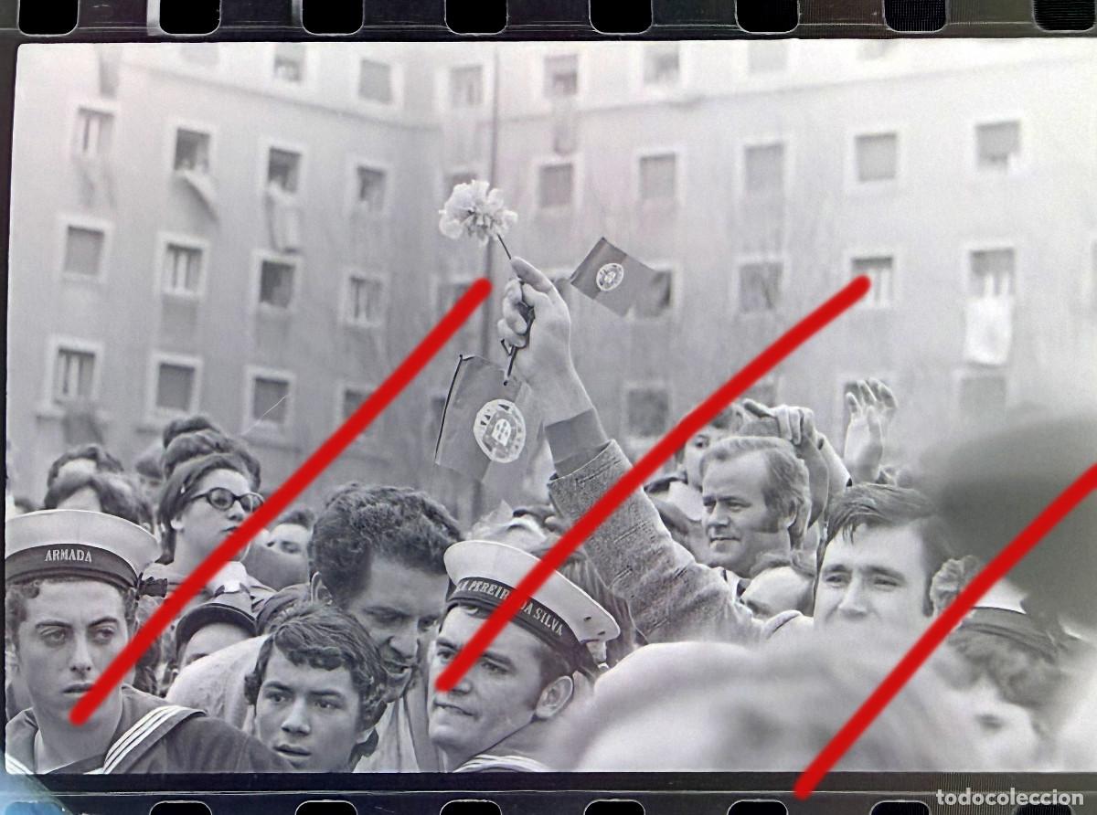 Antique Photography: Revoluci&oacute;n de los Claveles Portugal - A Revolu&ccedil;&atilde;o dos Cravos - Negativo de Celuloide - Fotograf&iacute;a