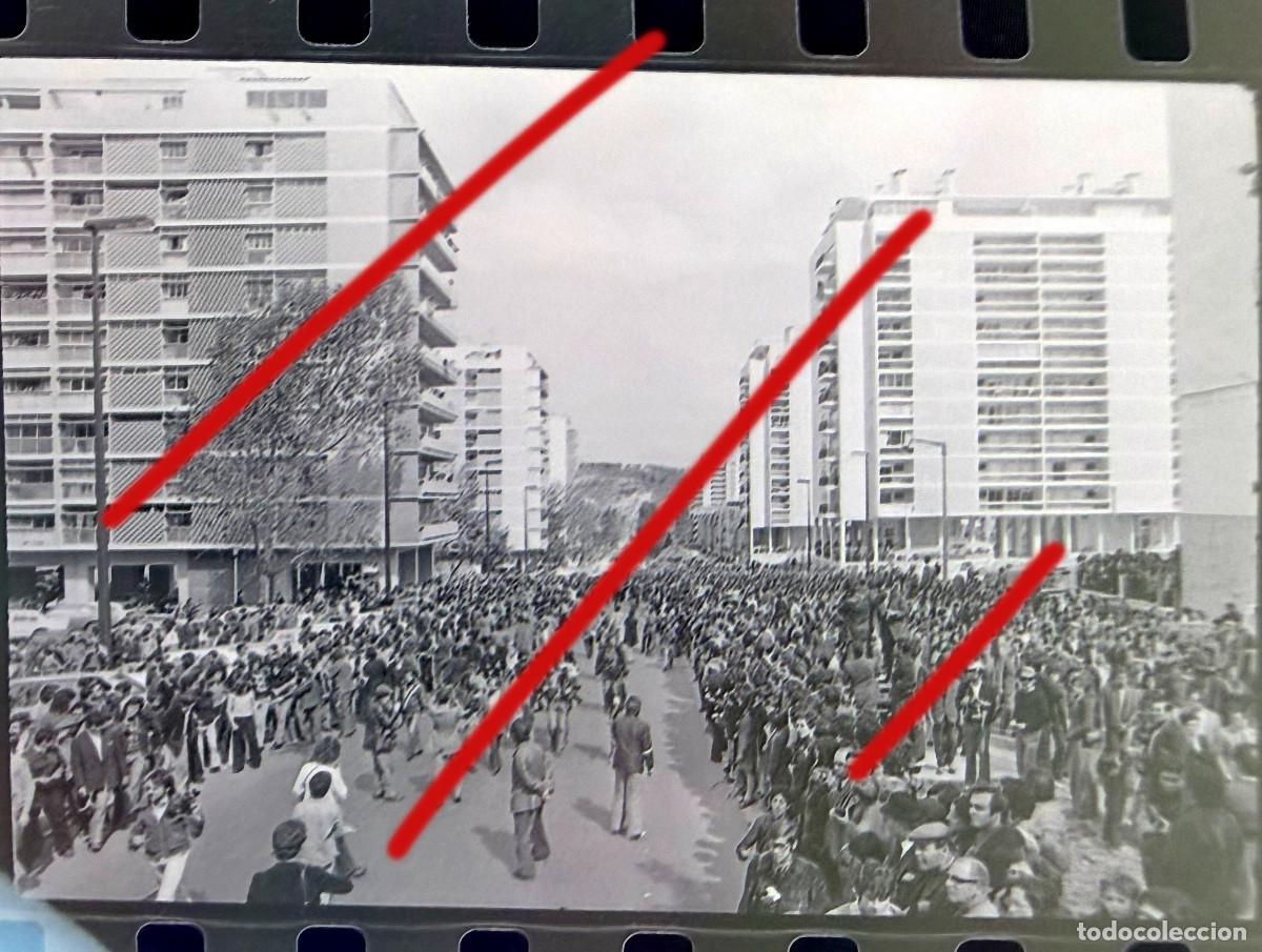Fotograf&iacute;a antigua: Revoluci&oacute;n de los Claveles Portugal - A Revolu&ccedil;&atilde;o dos Cravos - Negativo de Celuloide - Fotograf&iacute;a