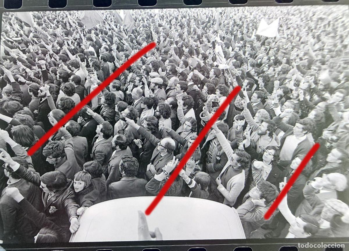 Fotograf&iacute;a antigua: Revoluci&oacute;n de los Claveles Portugal - A Revolu&ccedil;&atilde;o dos Cravos - Negativo de Celuloide - Fotograf&iacute;a