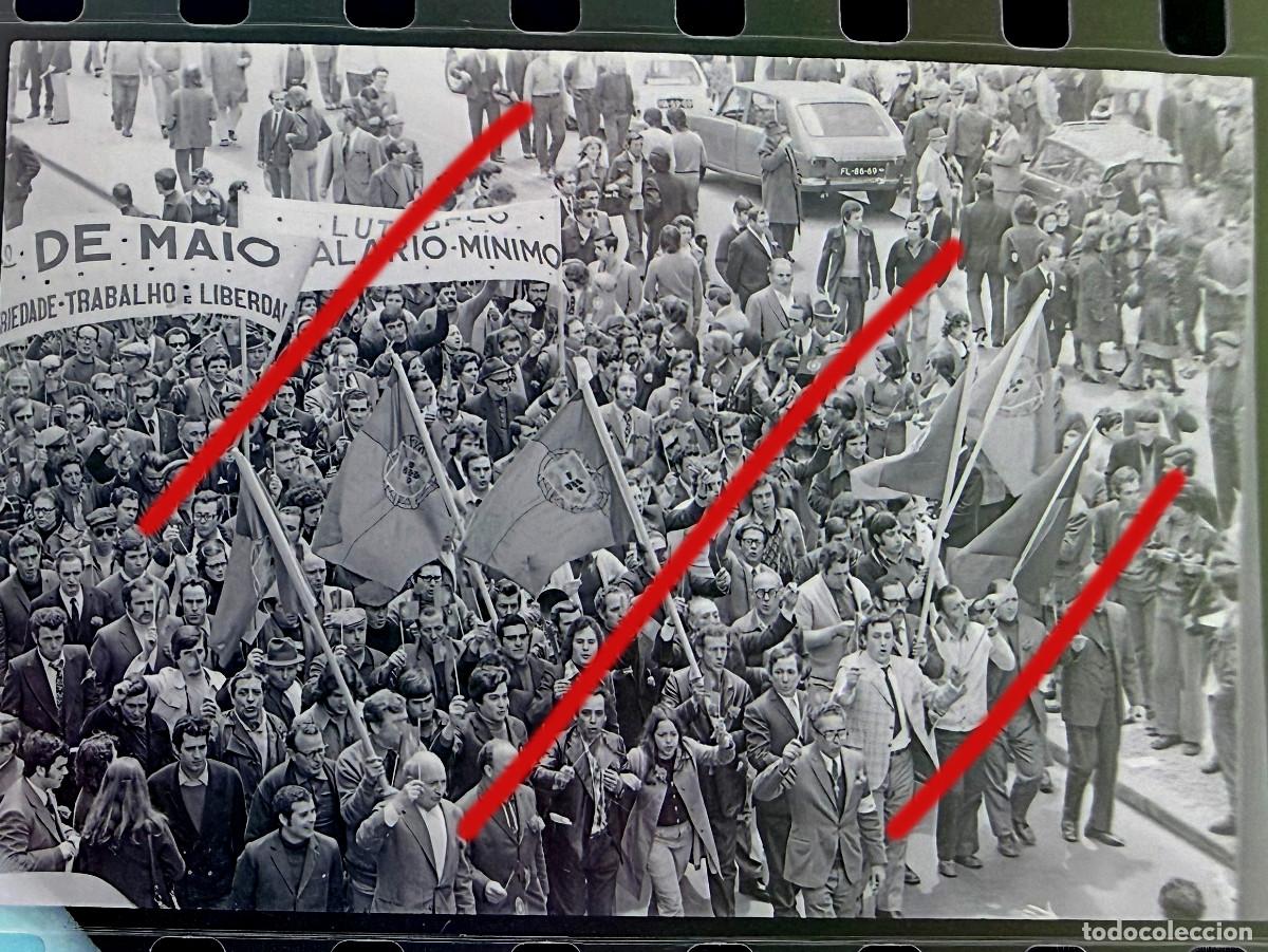 Fotograf&iacute;a antigua: Revoluci&oacute;n de los Claveles Portugal - A Revolu&ccedil;&atilde;o dos Cravos - Negativo de Celuloide - Fotograf&iacute;a