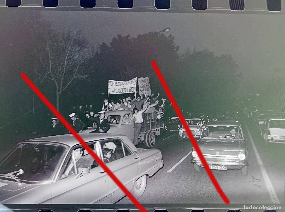 Fotograf&iacute;a antigua: Revoluci&oacute;n de los Claveles Portugal - A Revolu&ccedil;&atilde;o dos Cravos - Negativo de Celuloide - Fotograf&iacute;a
