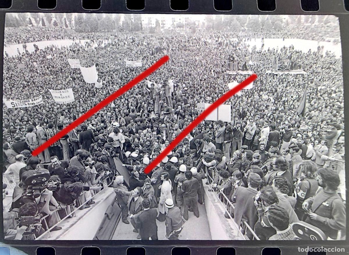 Fotograf&iacute;a antigua: Revoluci&oacute;n de los Claveles Portugal - A Revolu&ccedil;&atilde;o dos Cravos - Negativo de Celuloide - Fotograf&iacute;a