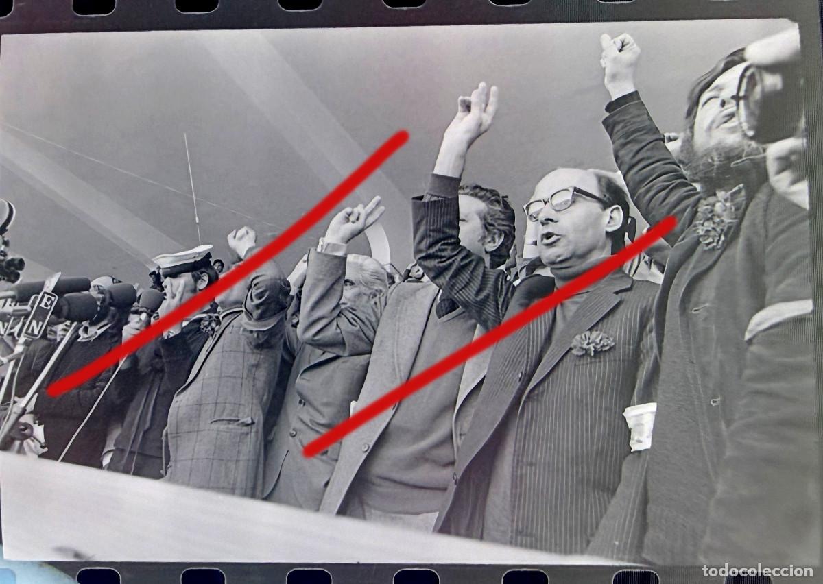 Fotograf&iacute;a antigua: Revoluci&oacute;n de los Claveles Portugal - A Revolu&ccedil;&atilde;o dos Cravos - Negativo de Celuloide - Fotograf&iacute;a
