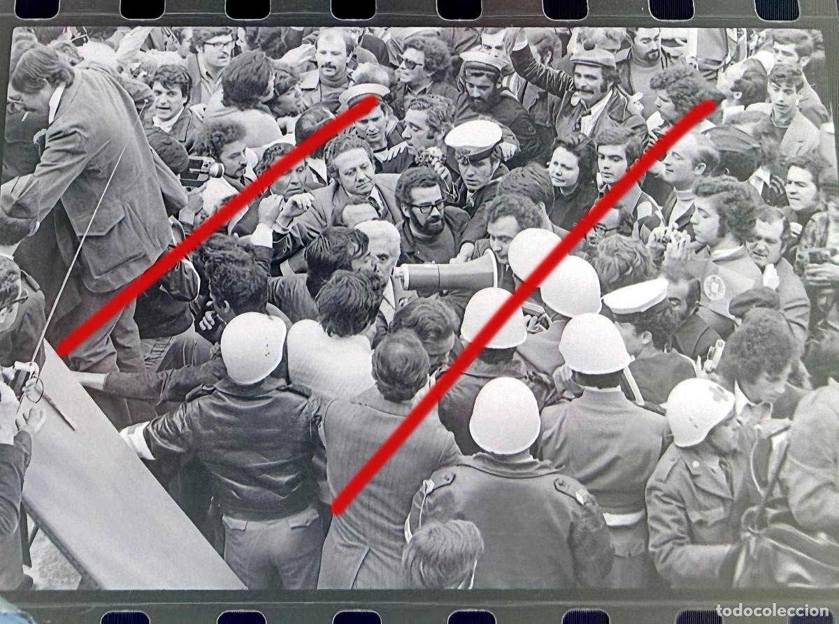 Fotograf&iacute;a antigua: Revoluci&oacute;n de los Claveles Portugal - A Revolu&ccedil;&atilde;o dos Cravos - Negativo de Celuloide - Fotograf&iacute;a