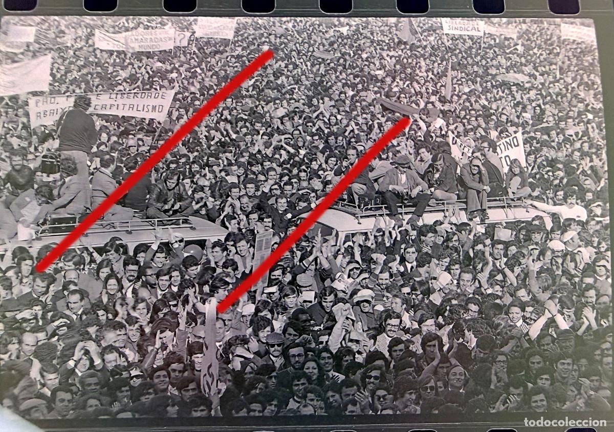 Fotograf&iacute;a antigua: Revoluci&oacute;n de los Claveles Portugal - A Revolu&ccedil;&atilde;o dos Cravos - Negativo de Celuloide - Fotograf&iacute;a