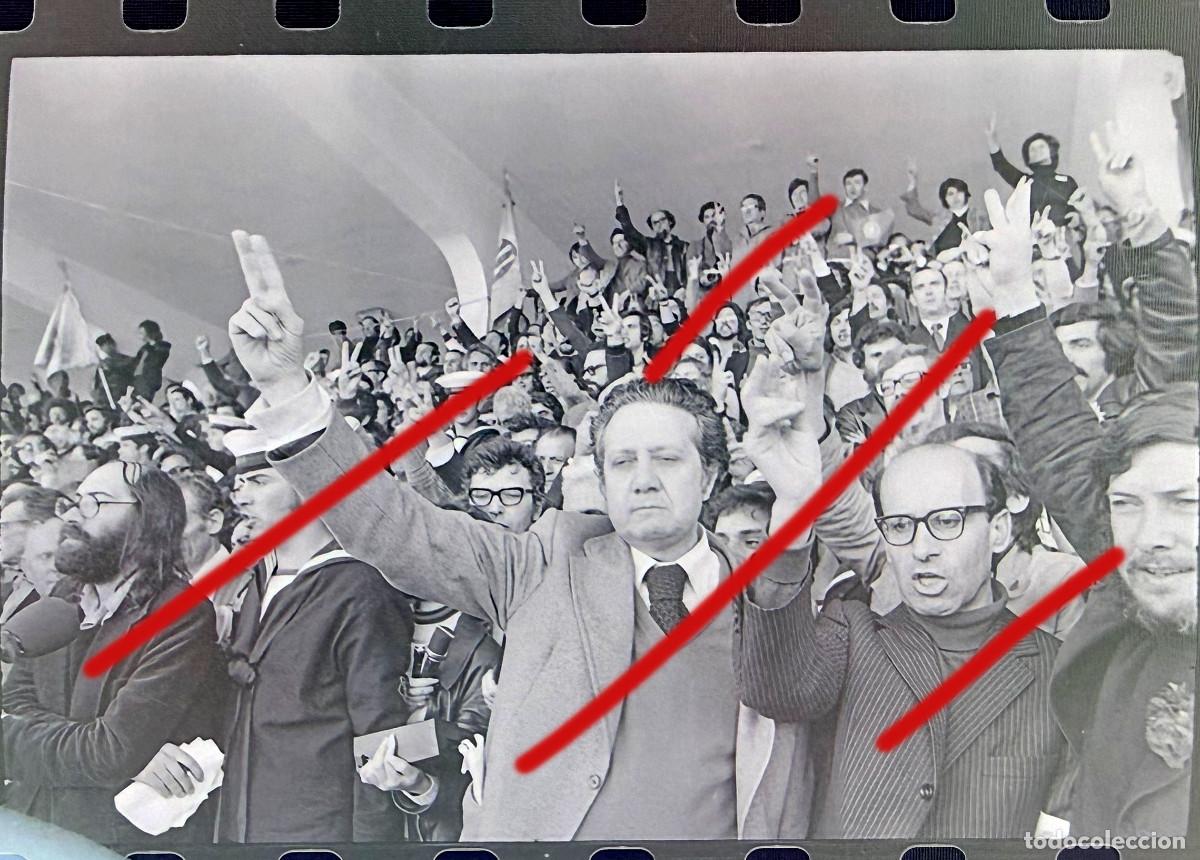 Fotograf&iacute;a antigua: Revoluci&oacute;n de los Claveles Portugal - A Revolu&ccedil;&atilde;o dos Cravos - Negativo de Celuloide - Fotograf&iacute;a