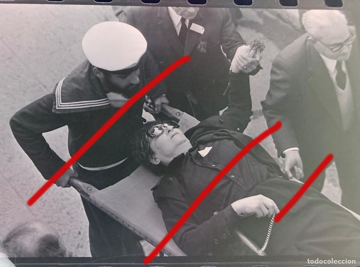 Fotograf&iacute;a antigua: Revoluci&oacute;n de los Claveles Portugal - A Revolu&ccedil;&atilde;o dos Cravos - Negativo de Celuloide - Fotograf&iacute;a
