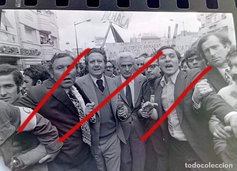 Fotograf&iacute;a antigua: Revoluci&oacute;n de los Claveles Portugal - A Revolu&ccedil;&atilde;o dos Cravos - Negativo de Celuloide - Fotograf&iacute;a