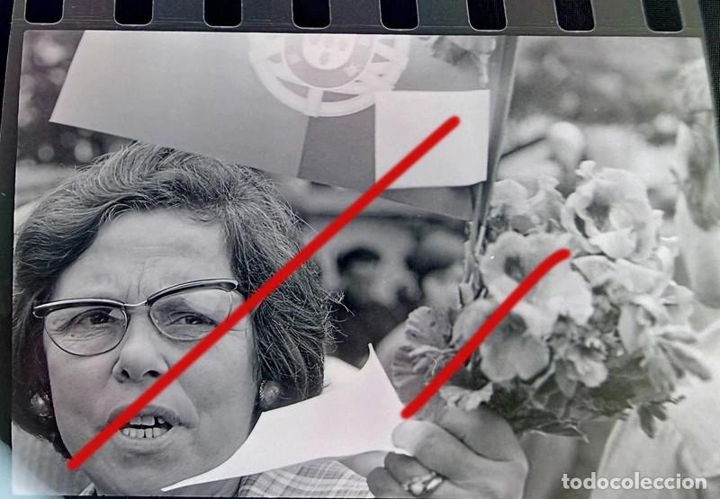 Fotograf&iacute;a antigua: Revoluci&oacute;n de los Claveles Portugal - A Revolu&ccedil;&atilde;o dos Cravos - Negativo de Celuloide - Fotograf&iacute;a