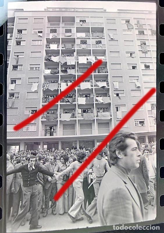 Fotograf&iacute;a antigua: Revoluci&oacute;n de los Claveles Portugal - A Revolu&ccedil;&atilde;o dos Cravos - Negativo de Celuloide - Fotograf&iacute;a
