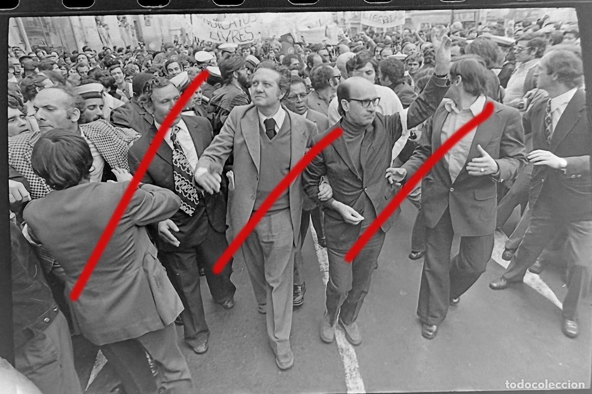 Fotograf&iacute;a antigua: Revoluci&oacute;n de los Claveles Portugal - A Revolu&ccedil;&atilde;o dos Cravos - Negativo de Celuloide - Fotograf&iacute;a