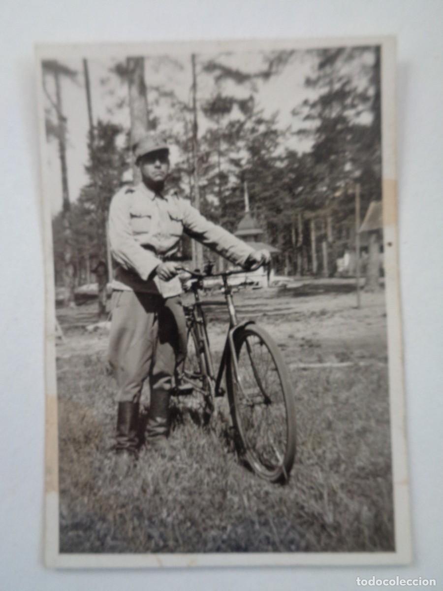 Fotograf&iacute;a antigua: FOTO DE MILITAR DEL EJERCITO FINLANDES CON BICICLETA . KOTKA ( FINLANDIA ), A&Ntilde;OS 30