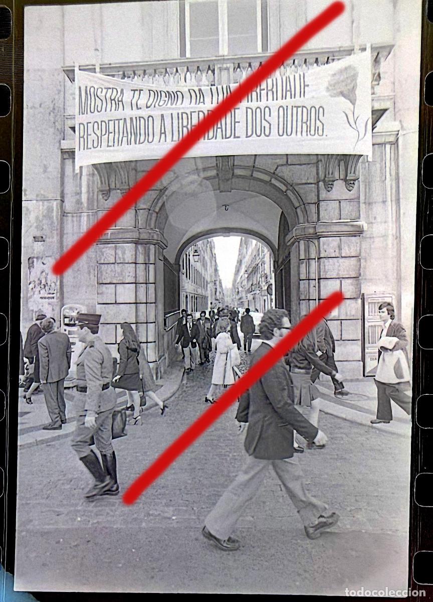 Fotograf&iacute;a antigua: Revoluci&oacute;n de los Claveles Portugal - A Revolu&ccedil;&atilde;o dos Cravos - Negativo de Celuloide - Fotograf&iacute;a