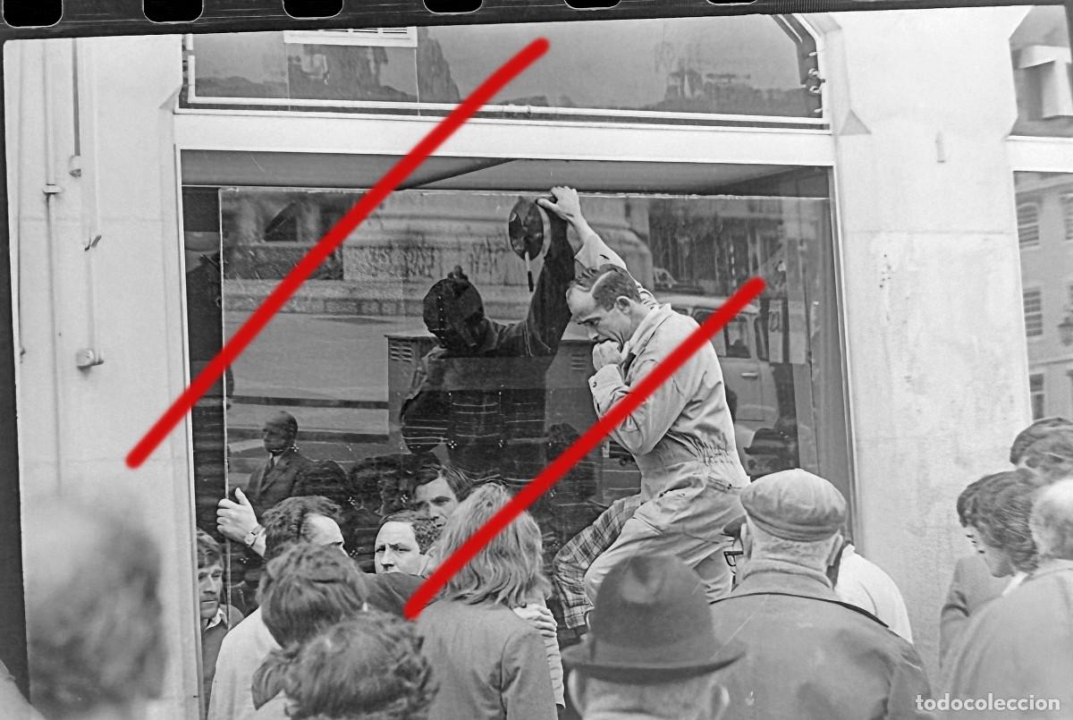 Fotograf&iacute;a antigua: Revoluci&oacute;n de los Claveles Portugal - A Revolu&ccedil;&atilde;o dos Cravos - Negativo de Celuloide - Fotograf&iacute;a