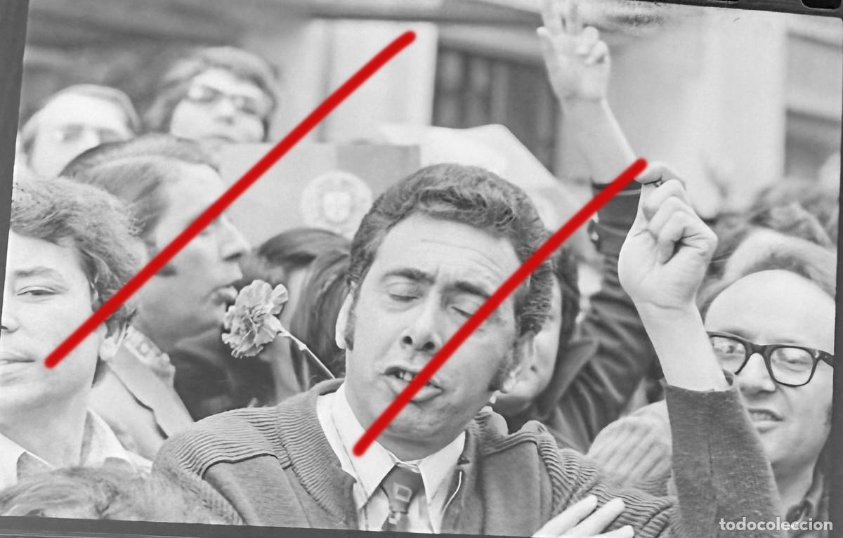 Fotograf&iacute;a antigua: Revoluci&oacute;n de los Claveles Portugal - A Revolu&ccedil;&atilde;o dos Cravos - Negativo de Celuloide - Fotograf&iacute;a
