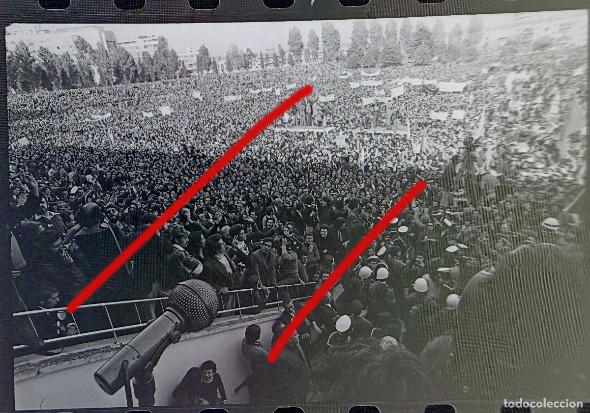 Fotograf&iacute;a antigua: Revoluci&oacute;n de los Claveles Portugal - A Revolu&ccedil;&atilde;o dos Cravos - Negativo de Celuloide - Fotograf&iacute;a