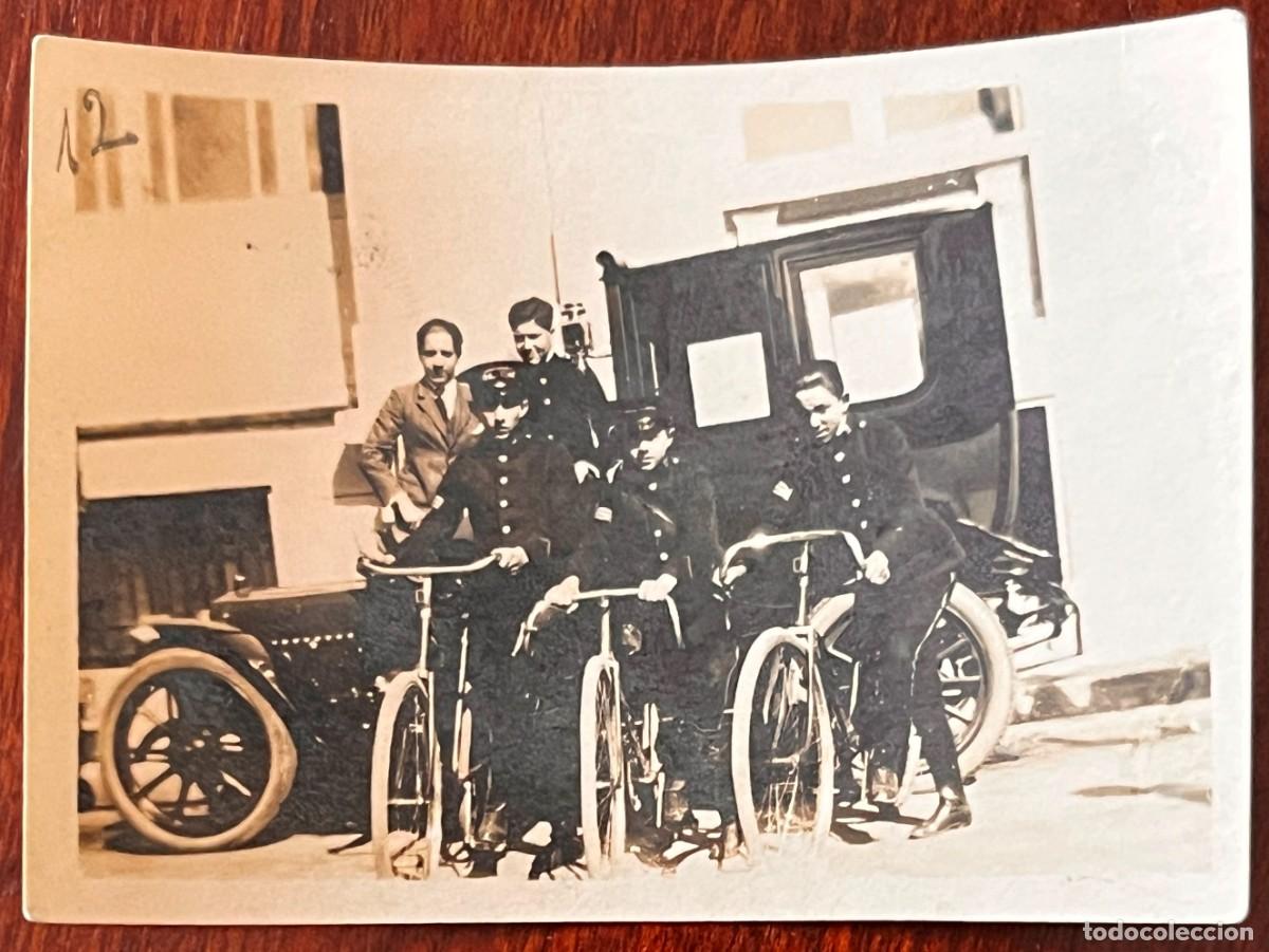 Antique Photography: ANTIGUA FOTOGRAFIA DE CARTEROS EN BICICLETA EN MADRID, 1920, ESCRITA POR DETRAS, MIDE 8,7 X 6 CMS.