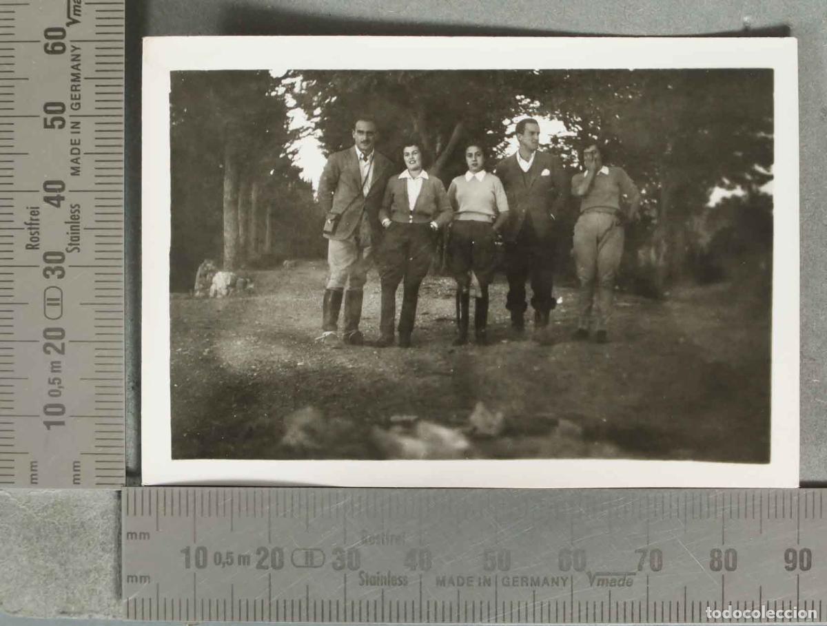 Fotografia antica: FOTOGRAFIA GRUPO DE PERSONAS EN EL CAMPO. JINETES hacia 1940