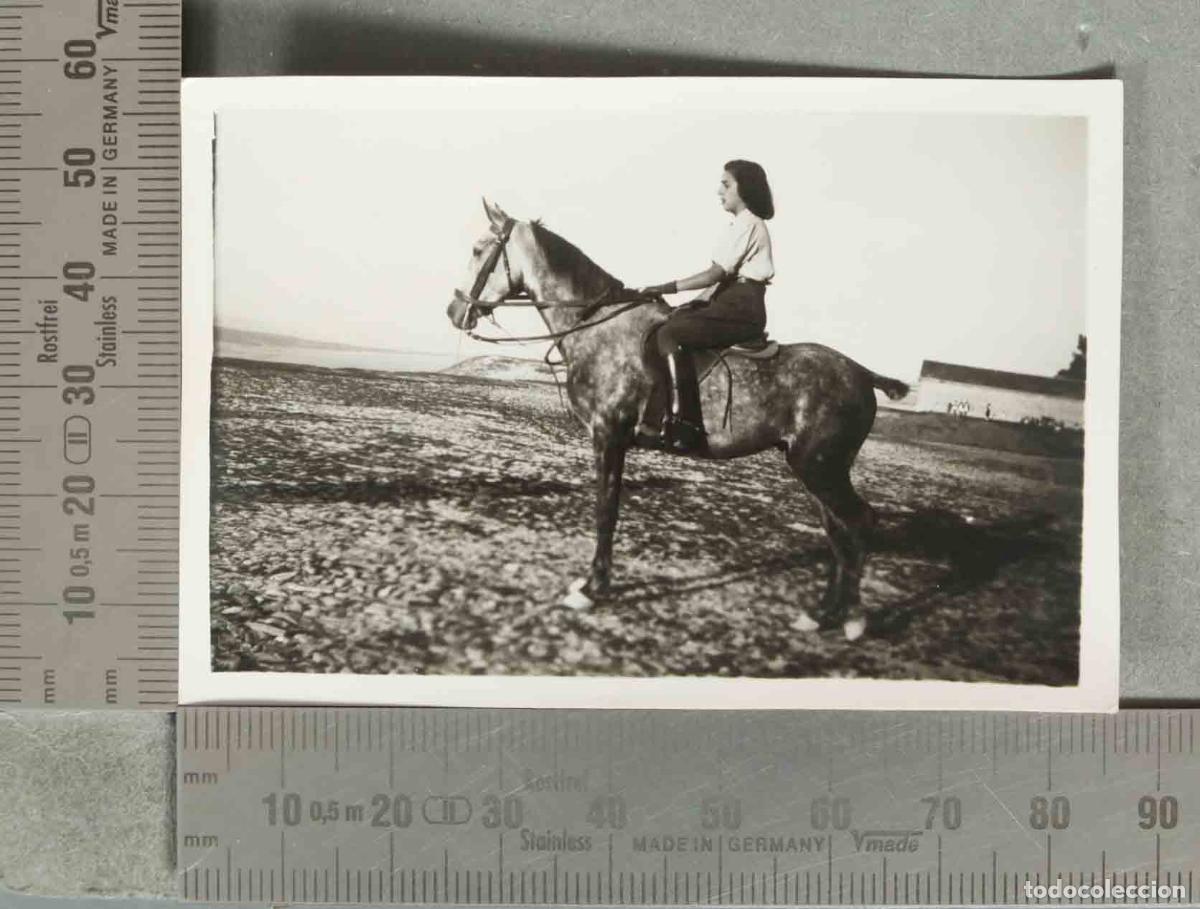Fotografia antica: FOTOGRAFIA Mujer a caballo - &iquest;VILLACARRILLO? hacia 1940