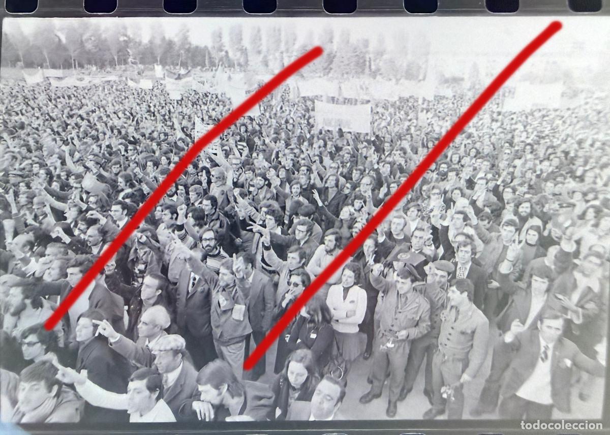 Fotograf&iacute;a antigua: Revoluci&oacute;n de los Claveles Portugal - A Revolu&ccedil;&atilde;o dos Cravos - Negativo de Celuloide - Fotograf&iacute;a