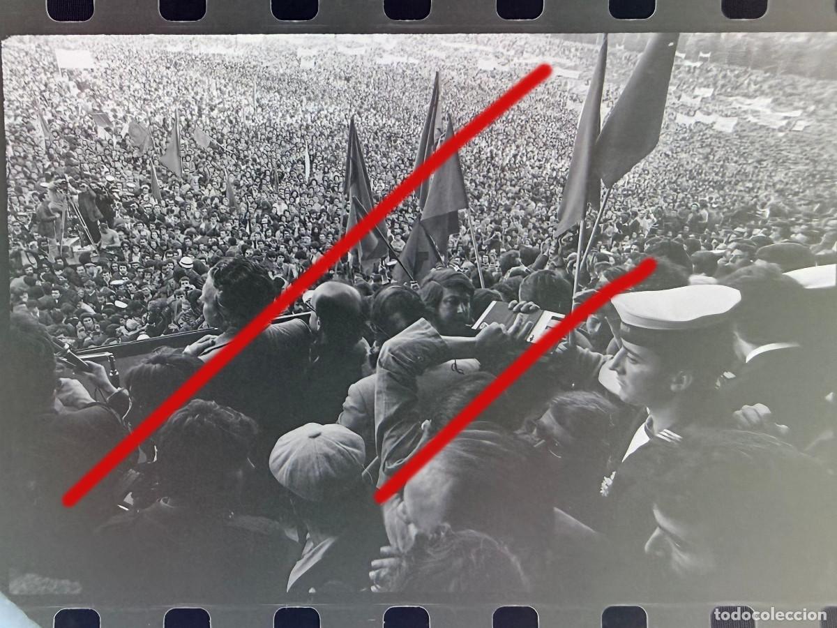 Fotograf&iacute;a antigua: Revoluci&oacute;n de los Claveles Portugal - A Revolu&ccedil;&atilde;o dos Cravos - Negativo de Celuloide - Fotograf&iacute;a