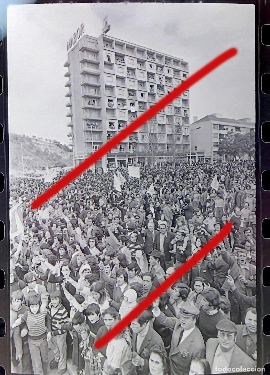 Fotograf&iacute;a antigua: Revoluci&oacute;n de los Claveles Portugal - A Revolu&ccedil;&atilde;o dos Cravos - Negativo de Celuloide - Fotograf&iacute;a
