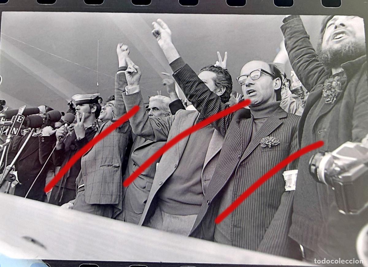 Fotograf&iacute;a antigua: Revoluci&oacute;n de los Claveles Portugal - A Revolu&ccedil;&atilde;o dos Cravos - Negativo de Celuloide - Fotograf&iacute;a
