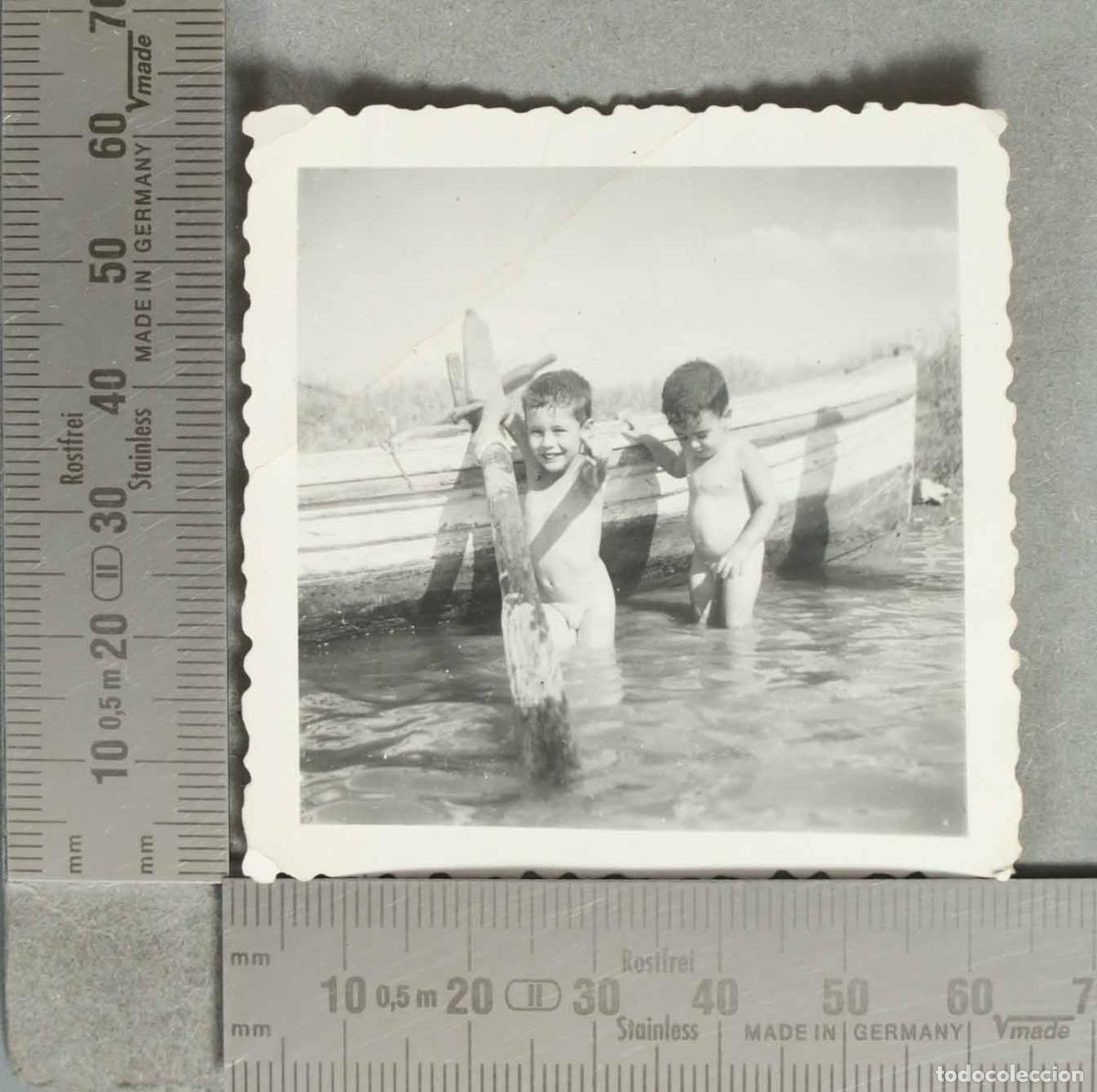 Fotograf&iacute;a antigua: FOTOGRAFIA. NI&Ntilde;OS CON EMBARCACION hacia 1940