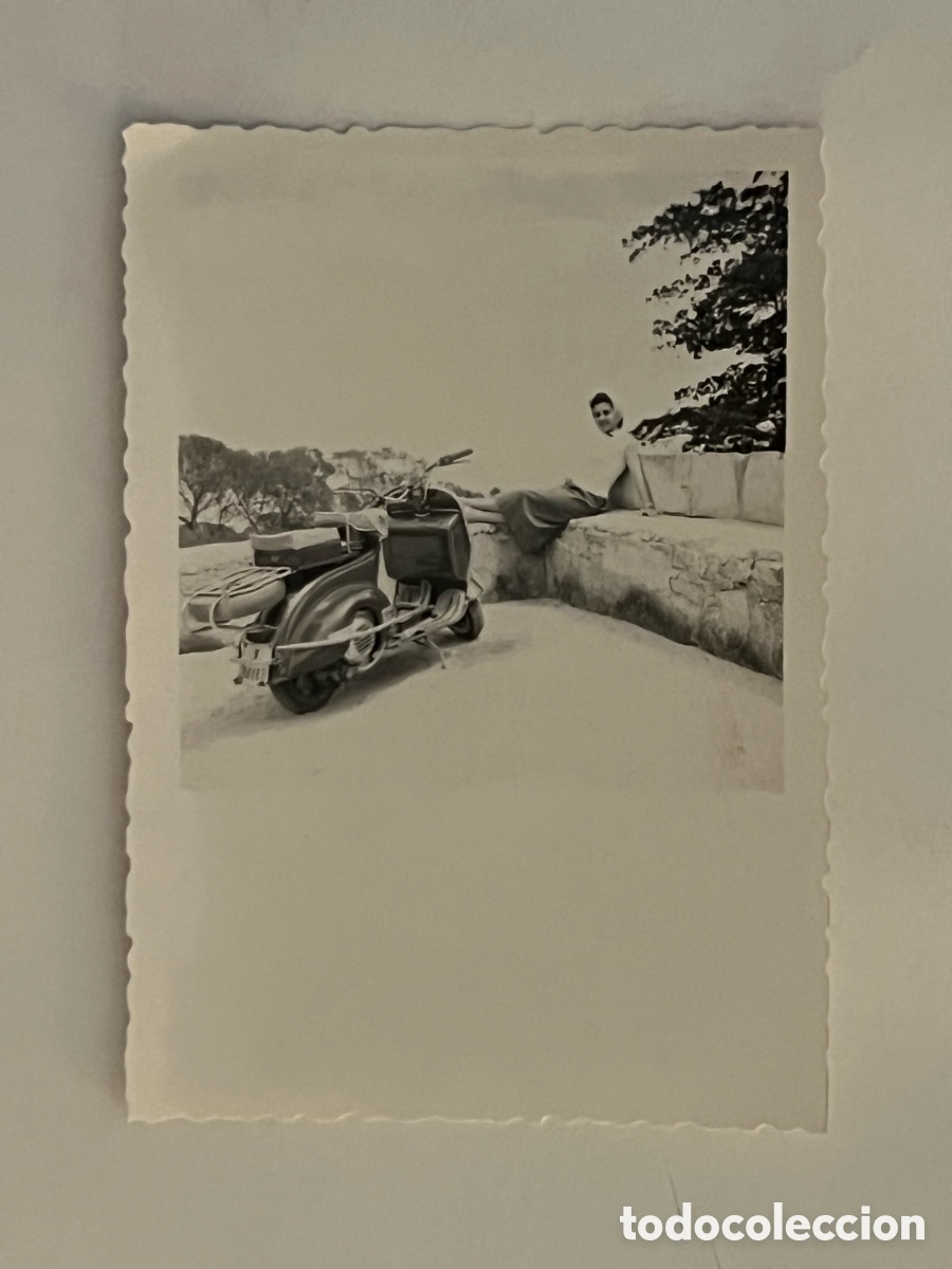 Antique Photography: MALLORCA. Fotograf&iacute;a Con mi Vespa en la Puerta del Castillo de Bellver.., Verano de 1956